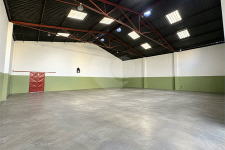Galpão comercial/industrial com 627 m² no Bairro Planalto, em São Bernardo do Campo, próximo à Via Anchieta, com piso fabril, escritórios e mezanino.