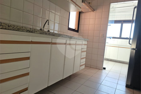 Apartamento para alugar com 3 quartos, sendo 1 suíte, em Alto da Boa Vista, São Paulo, SP