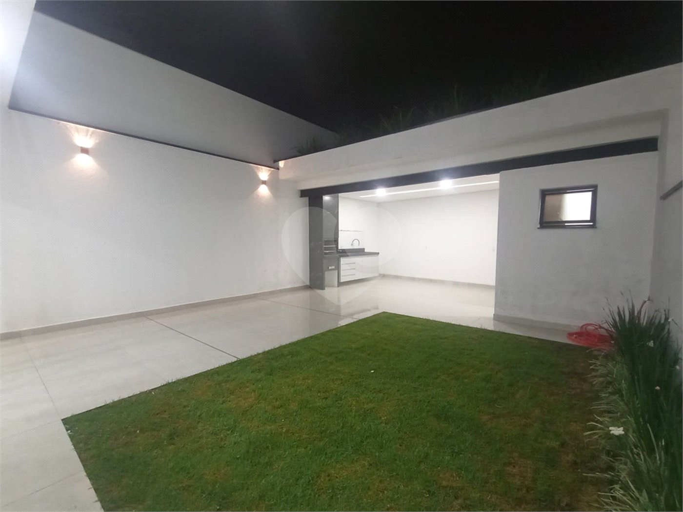Casa à venda com 3 quartos, sendo 2 suítes, no condomínio Vila Rica, Indaiatuba - SP