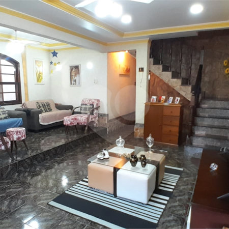 Casa à venda com 4 quartos, sendo 1 suíte, em Bangu, Rio de Janeiro, RJ