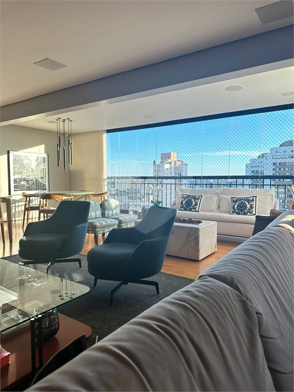 Apartamento à venda com 4 quartos, sendo 3 suítes, em Alto de Pinheiros, São Paulo, SP