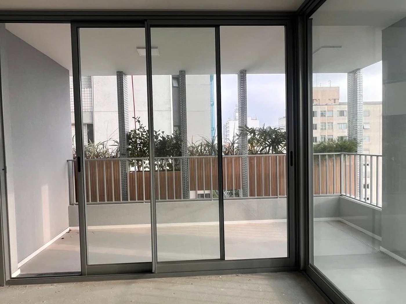 Apartamento à venda com 3 quartos, sendo 1 suíte,  em Pinheiros, São Paulo, SP