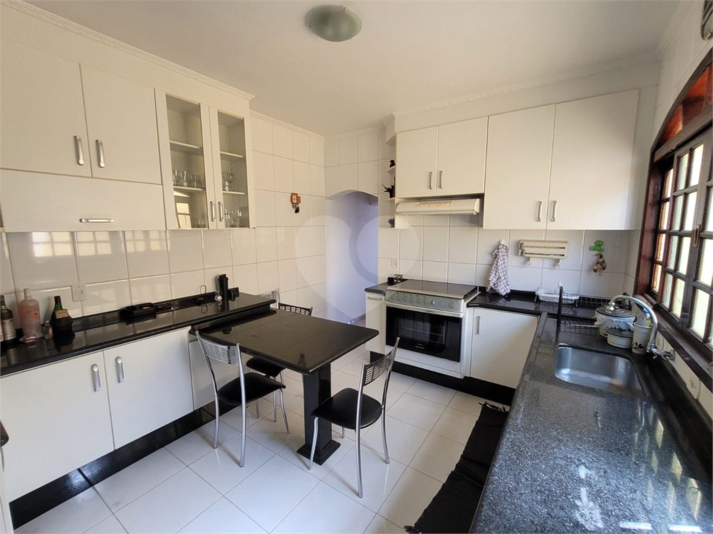Sobrado à venda com 3 quartos, sendo 1 suíte, em Vila dos Remédios, São Paulo, SP