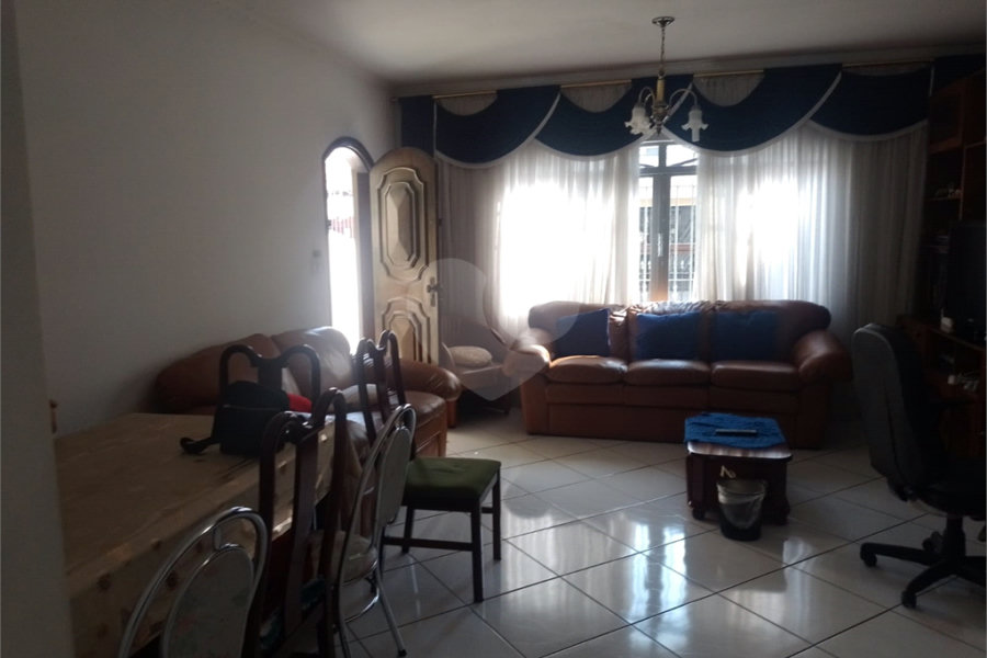 Sobrado à venda com 3 quartos, sendo 1 suíte,  em Tremembé, São Paulo, SP