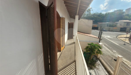 Sobrado à venda com 4 quartos, sendo 1 suíte,  em Jardim Itamaracá, Indaiatuba, SP