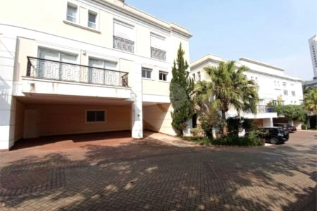 Casa à venda com 3 suítes no condomínio Solares Vila Europa, São Paulo - SP