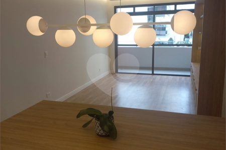 Apartamento à venda com 2 quartos, sendo 1 suíte, em Vila Olímpia, São Paulo, SP