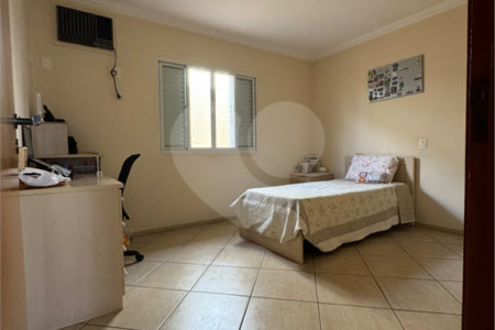 Casa à venda com 4 quartos, sendo 1 suíte, em Vila Henrique, Salto, SP
