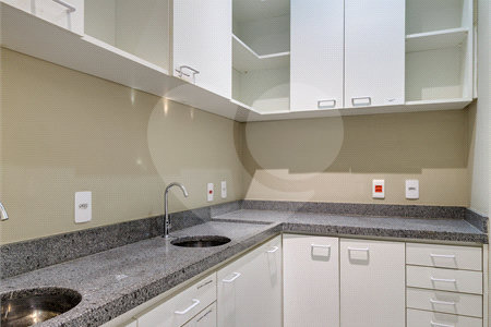 Casa à venda ou para alugar com 12 quartos, sendo 2 suítes, em Alto da Boa Vista, São Paulo, SP