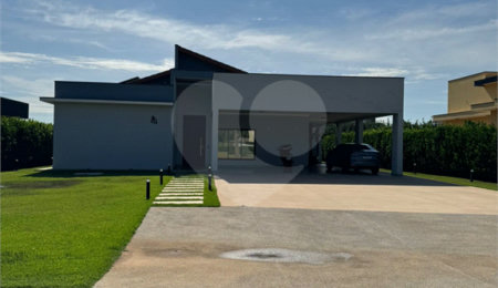 Casa à venda com 4 quartos, sendo 2 suítes,  no condomínio Primavera, Salto - SP