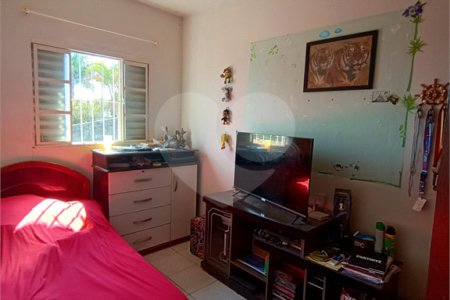 Casa à venda com 4 quartos, sendo 1 suíte, no condomínio Shangri-la, Atibaia - SP