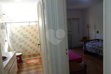 Casa à venda com 5 quartos, sendo 2 suítes,  em Vila Oliveira, Mogi das Cruzes, SP