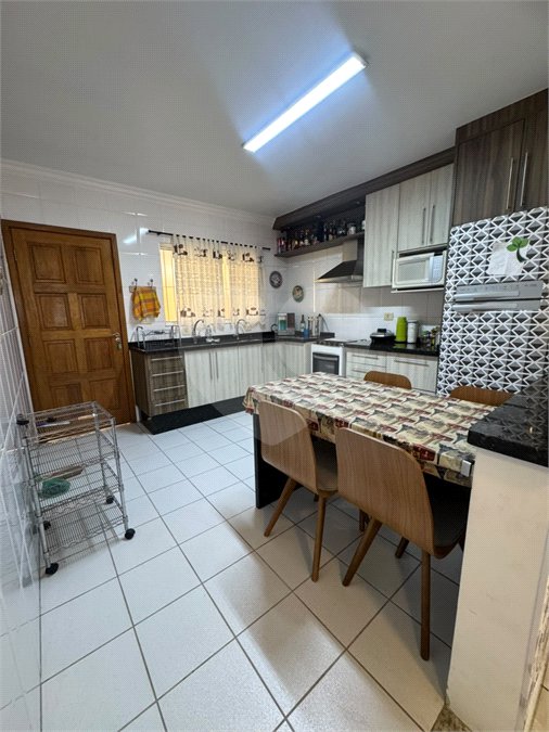 Sobrado à venda com 3 quartos, sendo 1 suíte, em Jardim Popular, São Paulo, SP