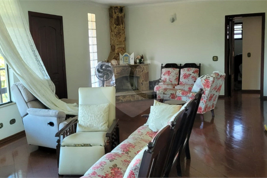 Casa à venda com 5 quartos, sendo 2 suítes, no condomínio Alpes da Cantareira, Mairiporã - SP