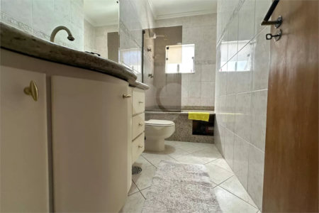 Sobrado à venda com 4 quartos, sendo 2 suítes, em Vila Ipojuca, São Paulo, SP