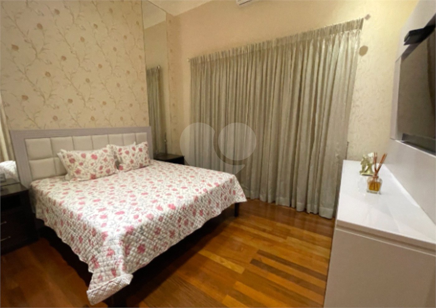 Casa à venda com 4 suítes no condomínio Halvétia Country Residencial, Indaiatuba - SP