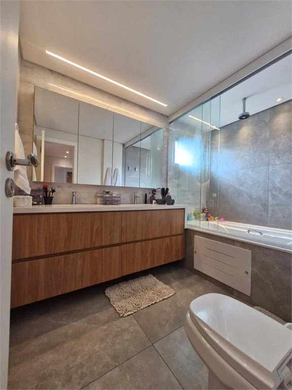 Apartamento à venda com 3 suítes em Vila Suzana, São Paulo, SP