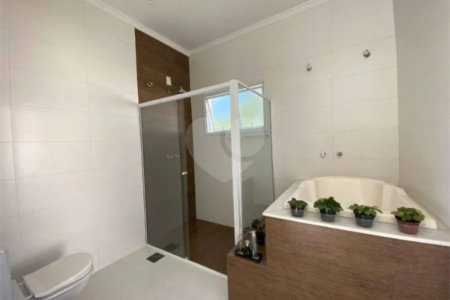Casa à venda com 4 suítes no condomínio Ipê Velho, Vinhedo - SP