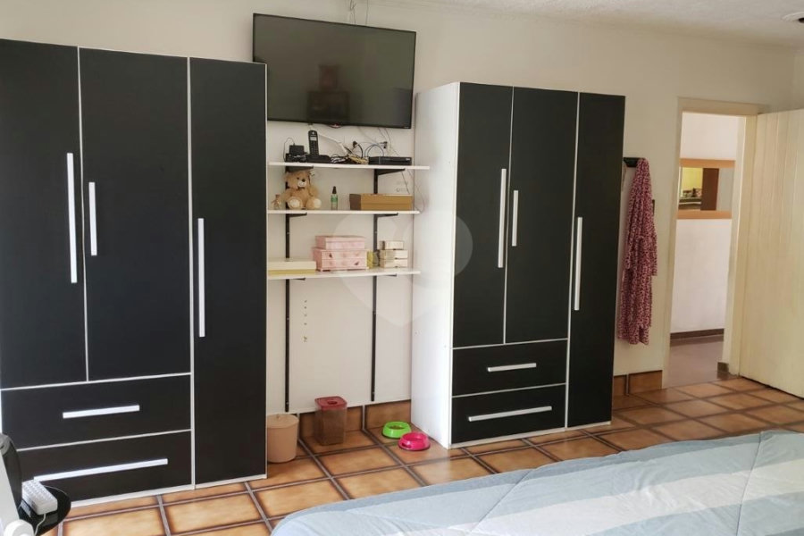Sobrado à venda com 4 quartos, sendo 1 suíte, em Jardim Floresta, São Paulo, SP