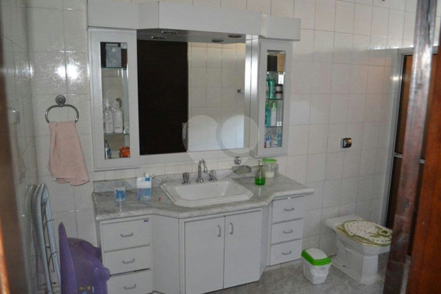 Sobrado à venda com 2 quartos em Vila Nivi, São Paulo, SP