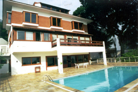 Casa de Vila à venda ou para alugar com 4 suítes em Guarapiranga, São Paulo, SP