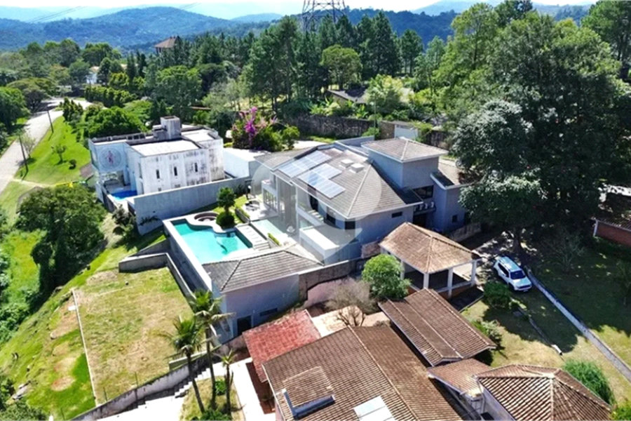 Casa à venda com 5 suítes no condomínio Alpes da Cantareira, Mairiporã - SP