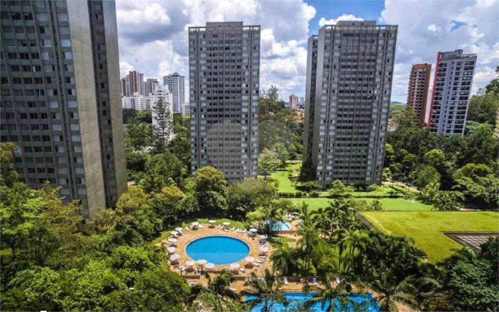 Apartamento à venda com 3 suítes em Vila Suzana, São Paulo, SP