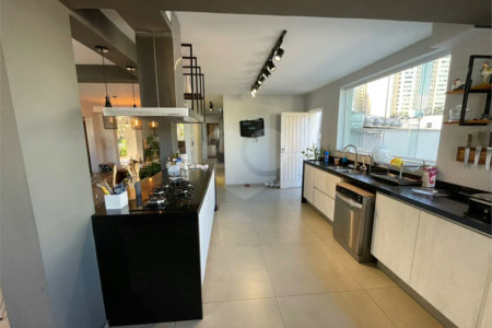 Casa à venda com 4 suítes no condomínio Fechado, São Paulo - SP