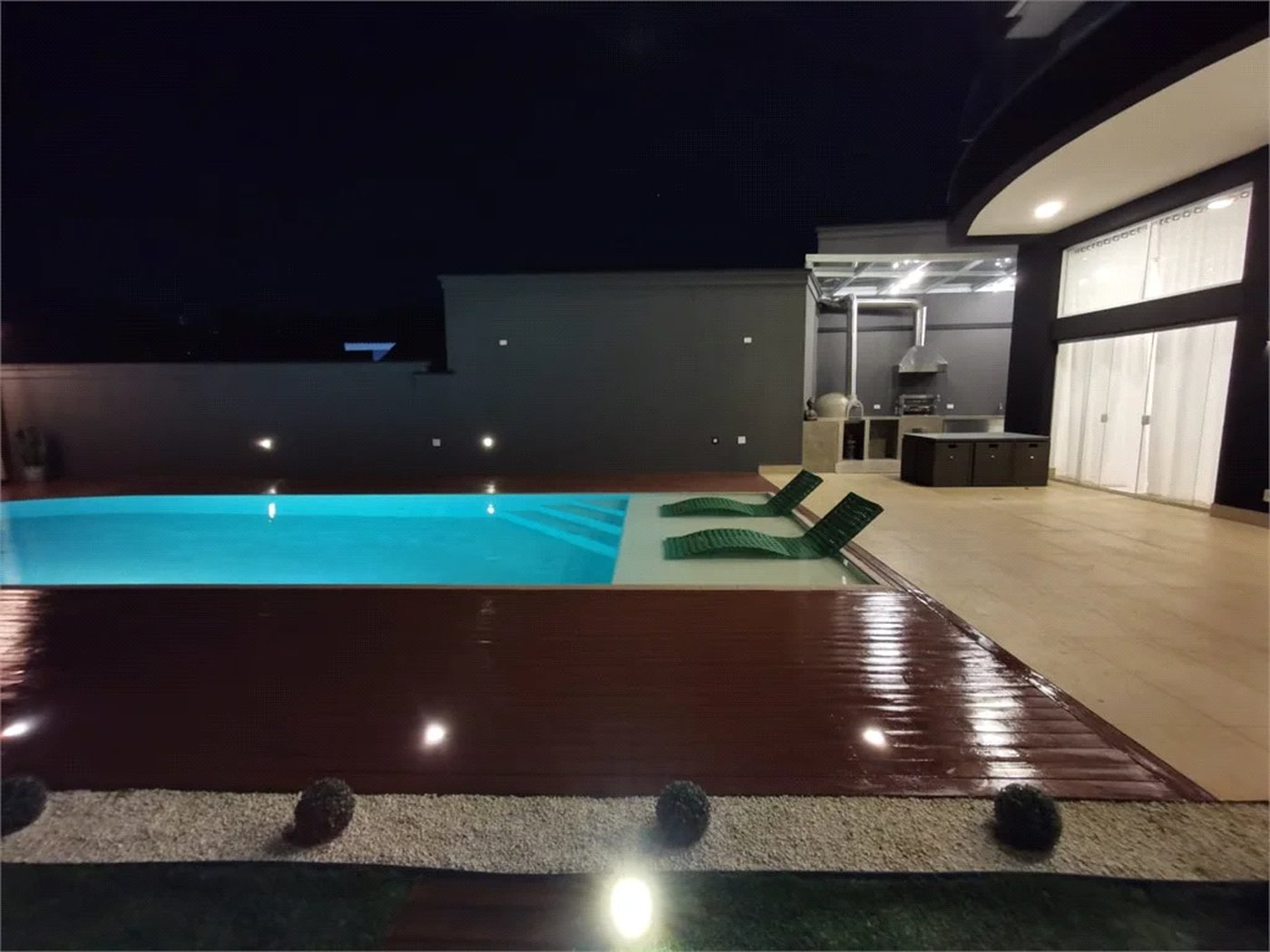 Casa à venda ou para alugar com 4 suítes em Parque dos Príncipes, São Paulo, SP