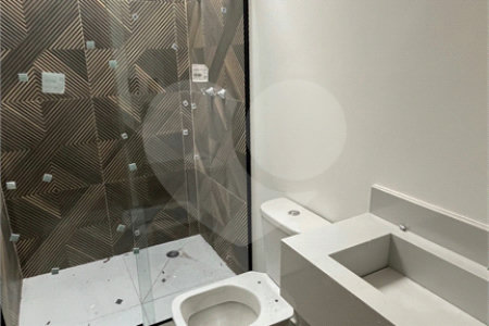 Casa Assobradada com 3 suítes na Vila Thais em Atibaia