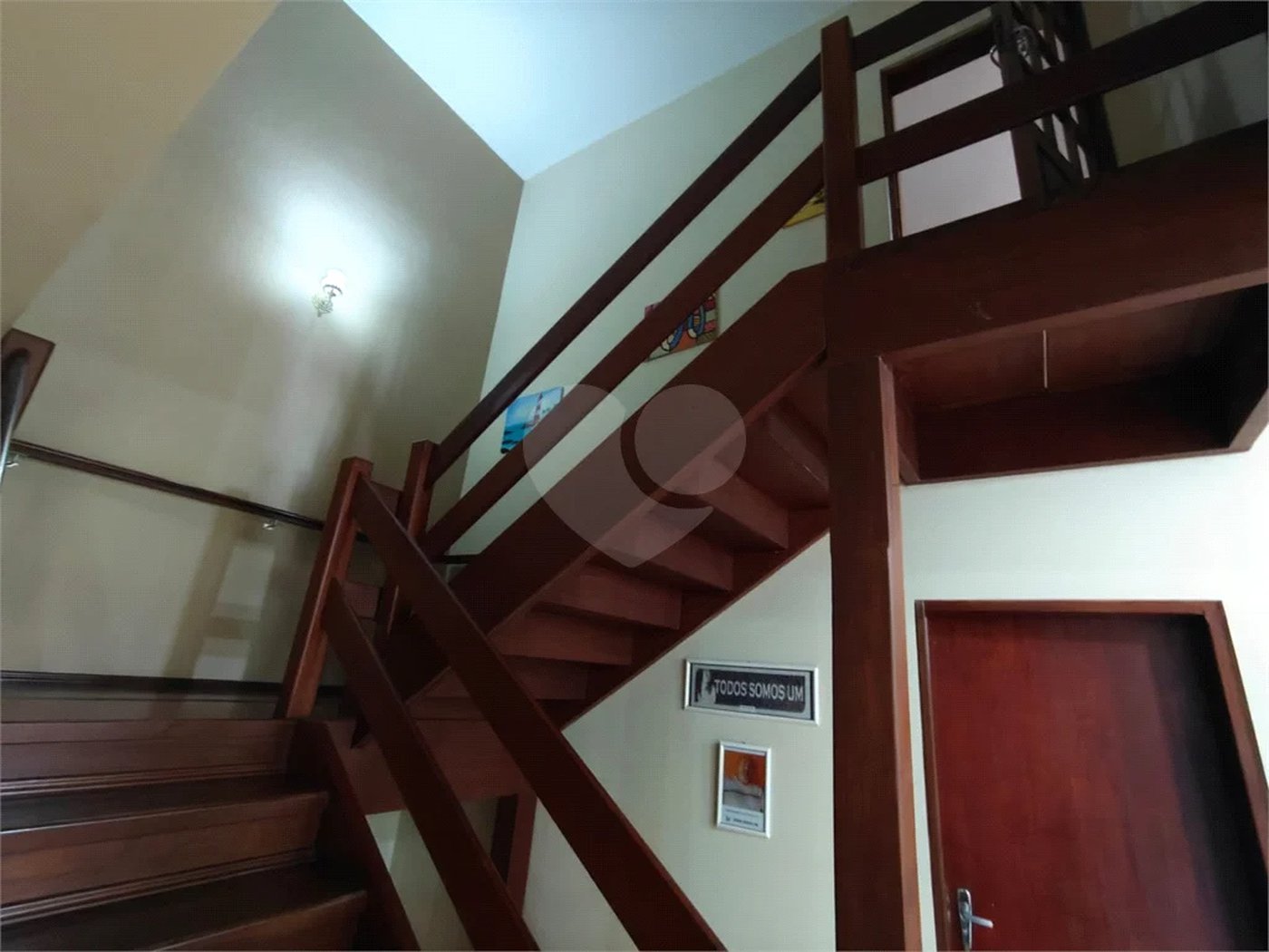 Casa à venda com 4 quartos, sendo 2 suítes,  em Country Residencial Felix, Bom Jesus dos Perdões, SP