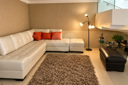 Mansão de 800 m² no Swiss Park, em São Bernardo do Campo, com 4 suítes, piscina, área gourmet, sauna e lazer completo em condomínio de alto padrão.
