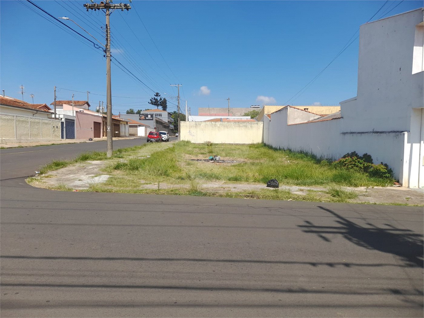 Terreno plano com boa localização no Cruzeiro do Sul .