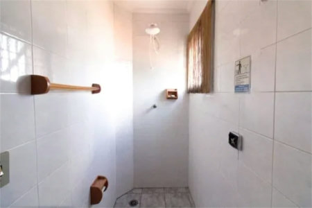 Sobrado à venda em rua fechada 480m², 4 quartos e churrasqueira no Jd das Vertentes próximo Metro Vila Sônia