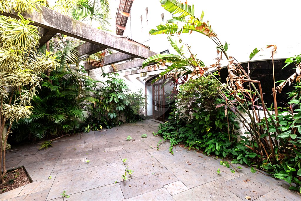 Casa à venda com 4 quartos, sendo 1 suíte, em Jardim das Bandeiras, São Paulo, SP