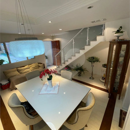 Casa à venda com 3 quartos, sendo 1 suíte, no condomínio Residencial Villagio Vitória, Guarulhos - SP