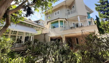Casa à venda com 3 suítes no condomínio Chácara Francesa, São Paulo - SP