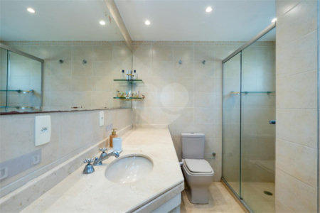 Apartamento à venda com 3 quartos, sendo 1 suíte, em Jardim Morumbi, São Paulo, SP