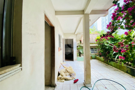 Sobrado à venda com 4 quartos, sendo 1 suíte, em Vila Gilda, Santo André, SP