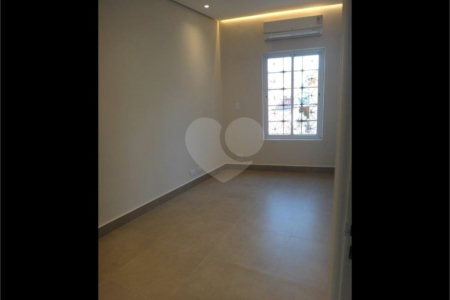Casa à venda com 3 quartos, sendo 2 suítes,  em Mirandópolis, São Paulo, SP
