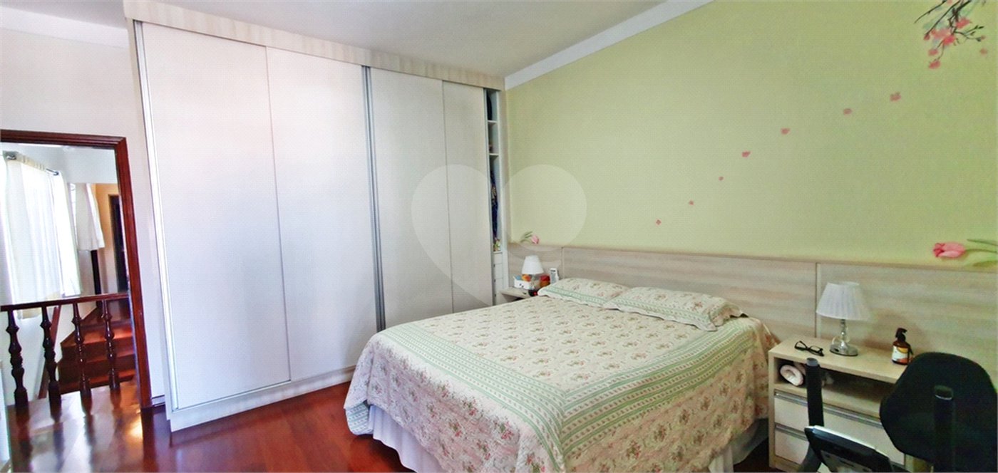 Sobrado à venda com 4 quartos, sendo 3 suítes, em Vila Paulicéia, São Paulo, SP
