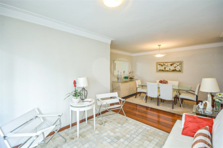 Apartamento à venda com 3 quartos, sendo 1 suíte,  em Moema, São Paulo, SP