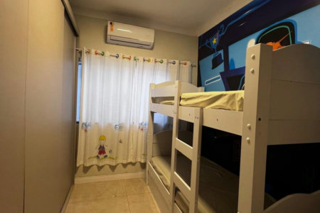 Casa à venda com 8 quartos, sendo 2 suítes, em Flórida, Praia Grande, SP