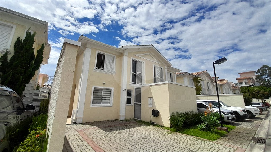 Casa à venda com 3 quartos, sendo 1 suíte, no condomínio Residencial Jardins, São Bernardo do Campo - SP