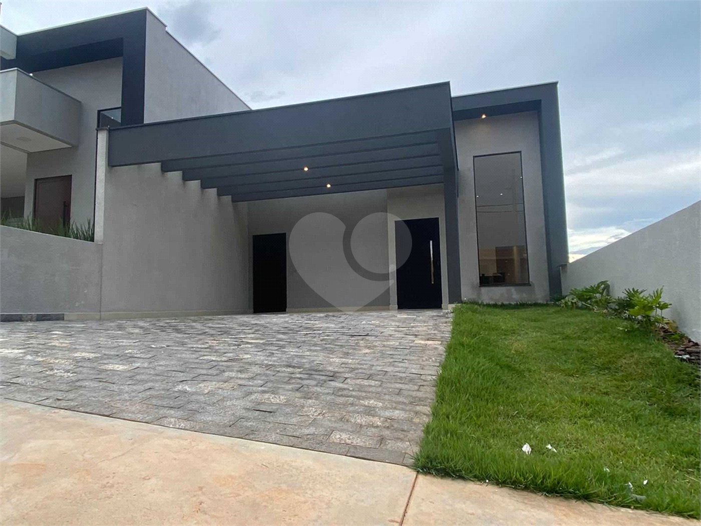 Casa à venda com 3 quartos, sendo 1 suíte,  no condomínio Residencial Helena Maria, Sorocaba - SP