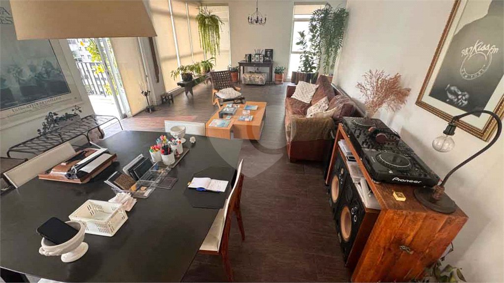 Apartamento à venda com 3 quartos, sendo 1 suíte, em Cerqueira César, São Paulo, SP