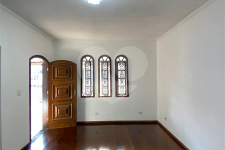 Sobrado à venda com 4 quartos, sendo 1 suíte, em Jardim Medina, Poá, SP