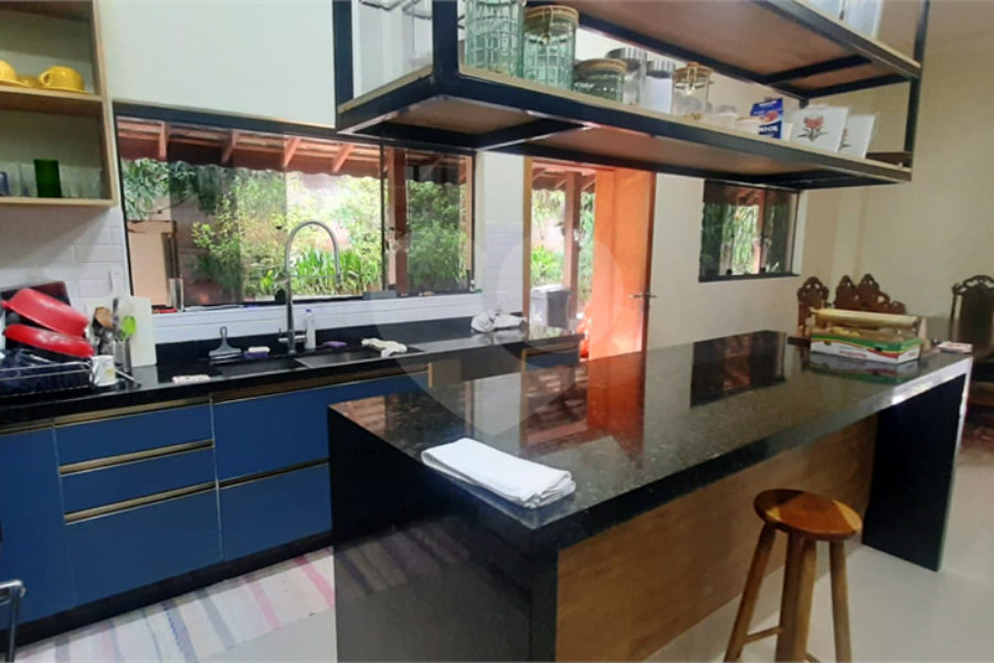 Casa à venda ou para alugar com 5 quartos, sendo 4 suítes, no condomínio Sausalito, Mairiporã - SP