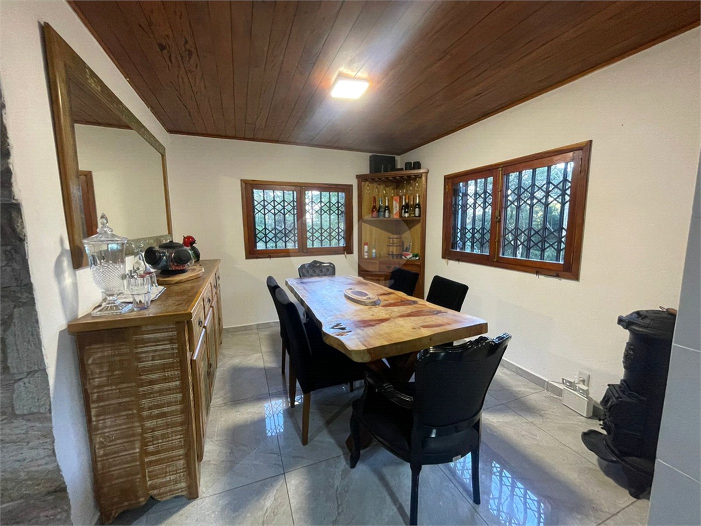 Sítio à venda com 4 quartos, sendo 1 suíte, em Caete (mailasqui), São Roque, SP