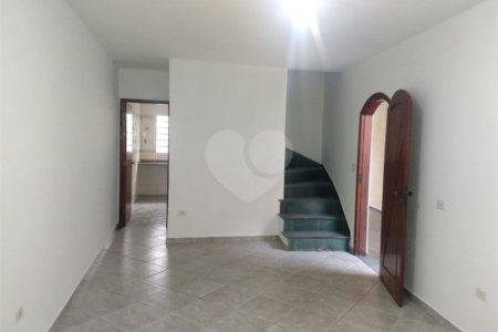 Sobrado à venda com 3 quartos, sendo 1 suíte, em Parque Ramos Freitas, São Paulo, SP